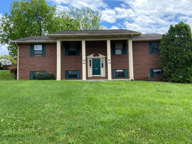 Building Photo - 721 Bethany Ct