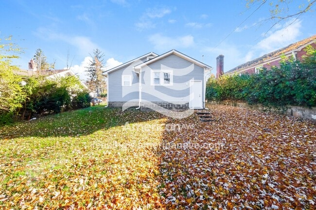 Building Photo - 3772 N Parker Ave