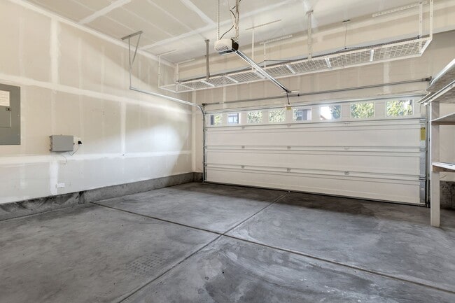 Building Photo - Spacious 4BR/3BA in Beaverton