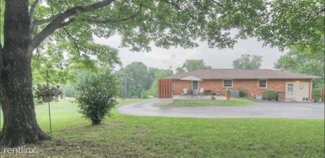 Building Photo - 3 br, 1 bath House - 4805 Merrill Lane