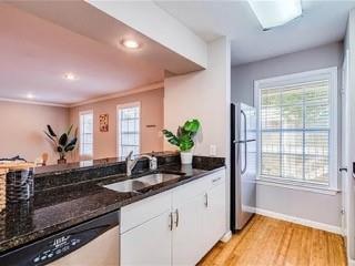 Building Photo - 1240 Barton Hills Dr