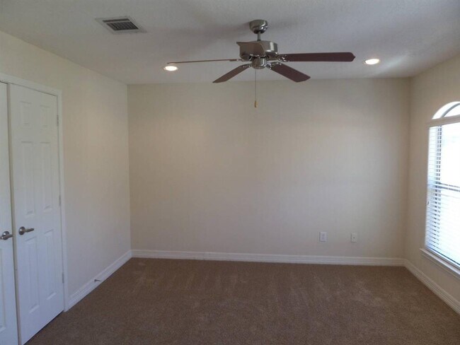 Building Photo - 3710 Sherwood Ln