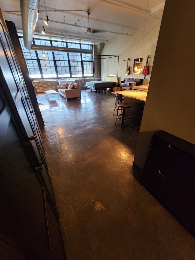 Building Photo - Downtown Saint Paul DREAM Loft-  Close to work, coffee, bars, restaurants, and light rail