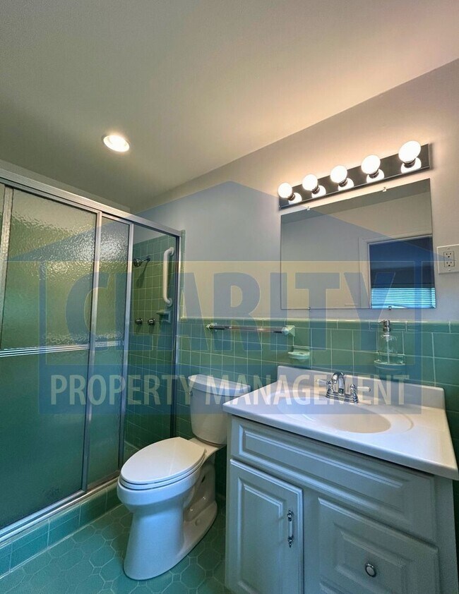 Building Photo - Charming 3-Bedroom Home in Central Cleveland