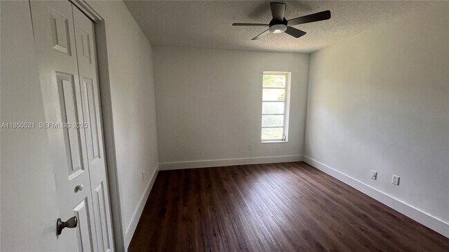 Building Photo - 2929 NW 22nd Ct