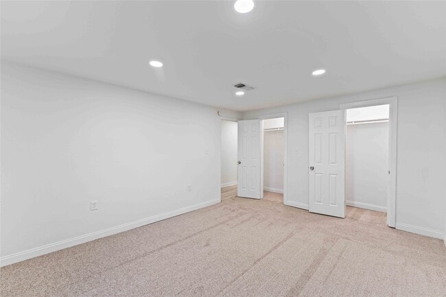 Building Photo - 2101 W Gulf St