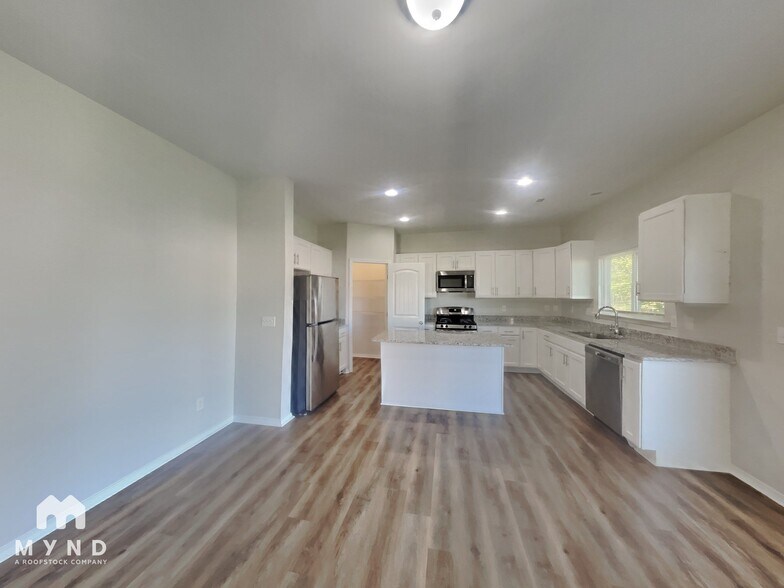 Building Photo - 1120 Sweet Gale Dr