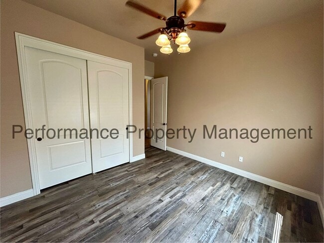 Building Photo - Stunning 4 Bed/ 2 Bath NW Bakersfield Home...