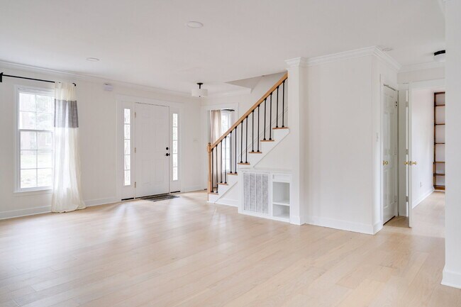 Building Photo - Chapel Hill Retreat: Spacious 4-Bedroom with Fenced-in Backyard