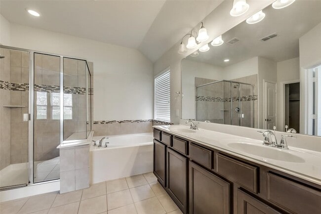 Building Photo - 601 Elm Creek Dr
