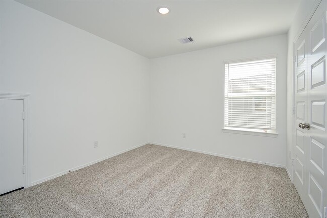 Building Photo - 5962 First Blush Dr
