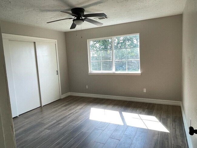 Building Photo - 16910 Quail Glen Dr