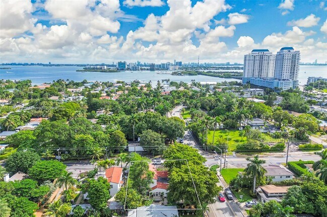 Building Photo - 991 NE 82nd St