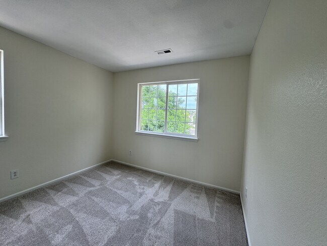 Building Photo - 2444 E 127th Pl
