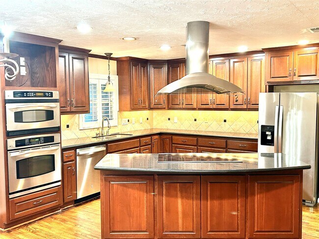 Building Photo - 5022 Darnell St