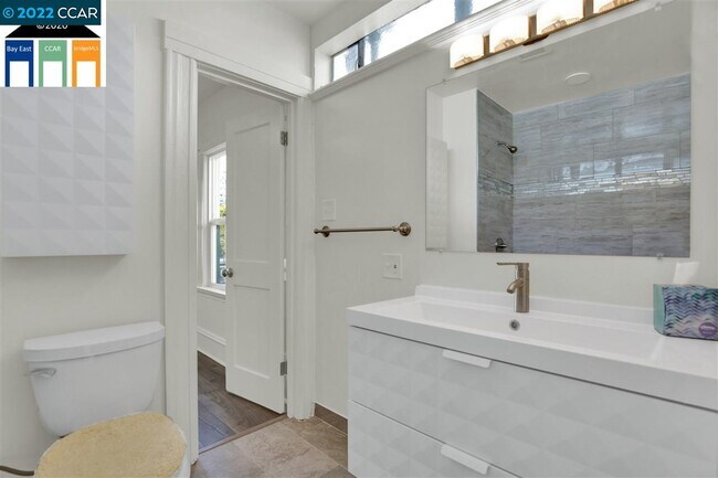 Building Photo - 1930 Stuart St