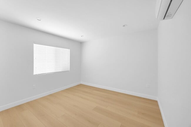 Building Photo - 3 Bedroom, 2 Bathroom Home – Near CSULB