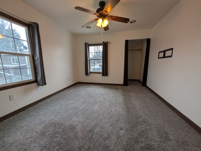 Building Photo - 3 bed 1 bath Orchards House