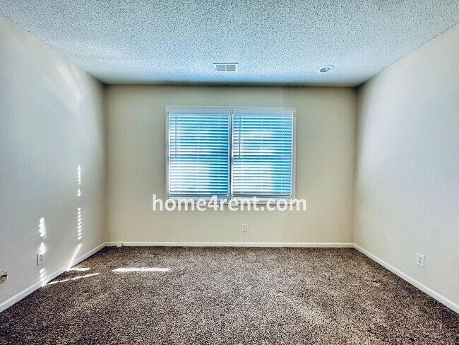 Building Photo - Blue Valley Northwest home on a cul-de-sac w/ granite counters, ss appliances and fenced yard!