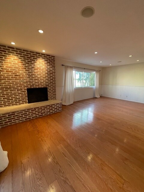 Building Photo - 451 S Barrington Ave