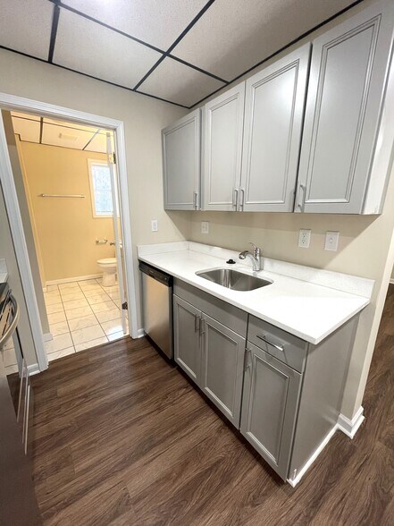 Building Photo - 75 Venita Dr