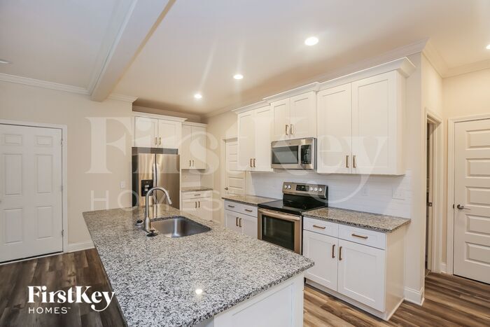 Building Photo - 215 Parkwood Dr NW