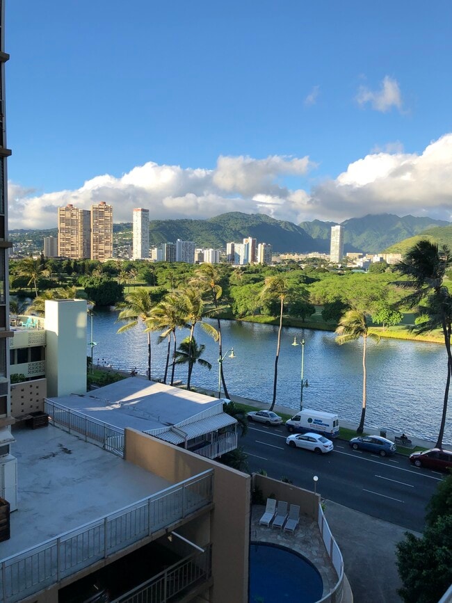 Building Photo - Ala Wai Townhouse