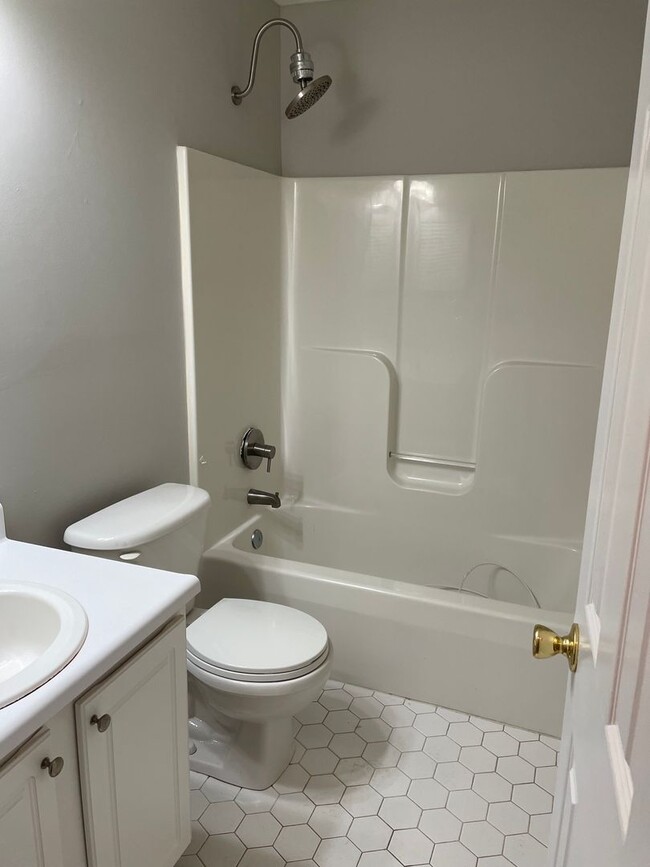 Building Photo - 4 Bedroom Ranch near Fort Bragg