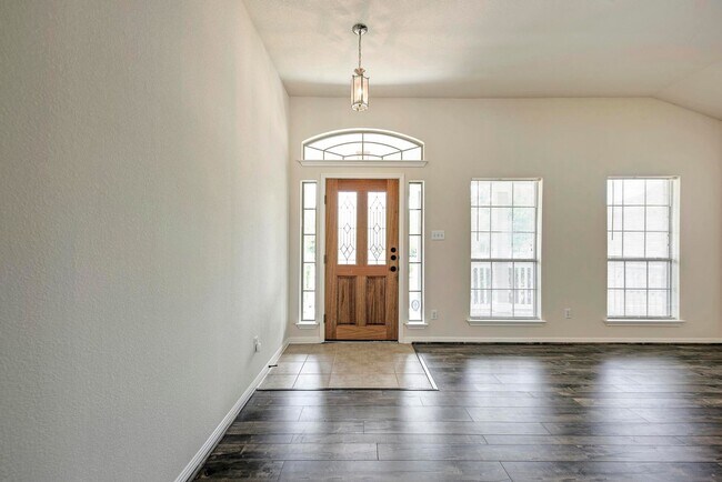 Building Photo - Large home in Pflugerville!  3 car garage - Highland Park Neighborhood