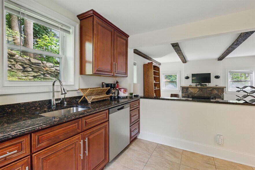 Building Photo - 24 Annadale St