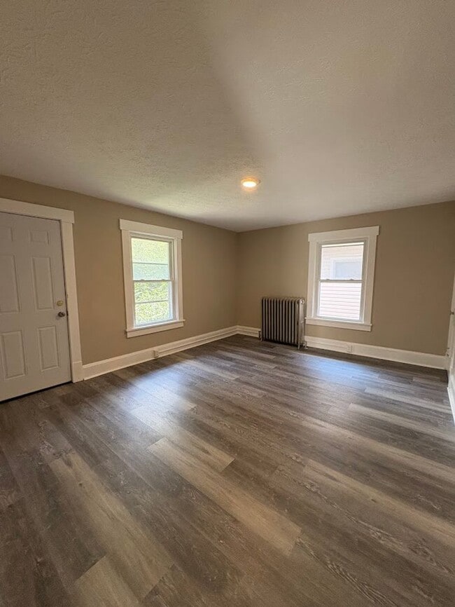 Building Photo - Four bedroom one bathroom home for rent