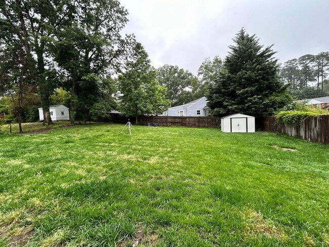 Building Photo - 1124 Bridle Ln