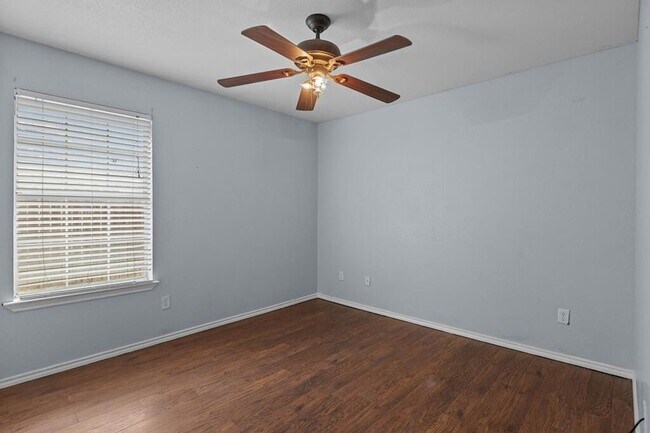 Building Photo - 1708 English Dr