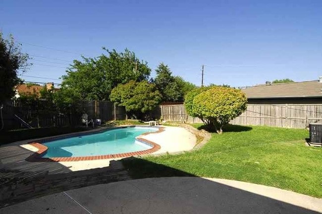 Building Photo - 3151 Kinkaid Dr