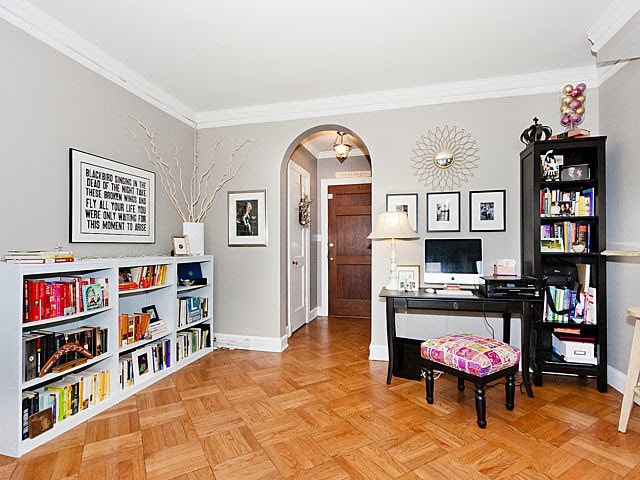 Entryway - 2052 N Lincoln Park W