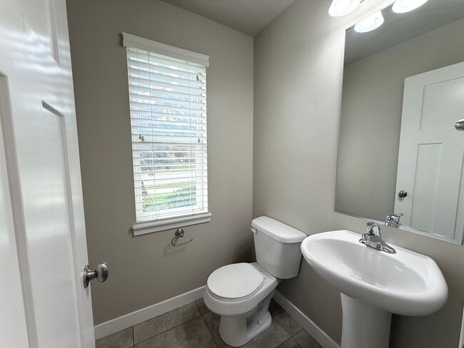 Building Photo - AVAILABLE JULY 1ST | 3 BED | 2.5 BATH | $2,295/MO