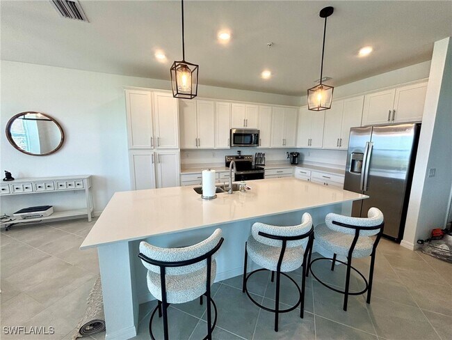 Building Photo - 15275 Grn Acrs Ave