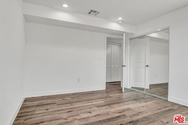 Building Photo - 2419 Cochran Ave