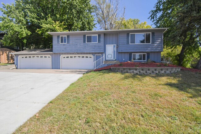 Building Photo - 4504 S Cliff Ave