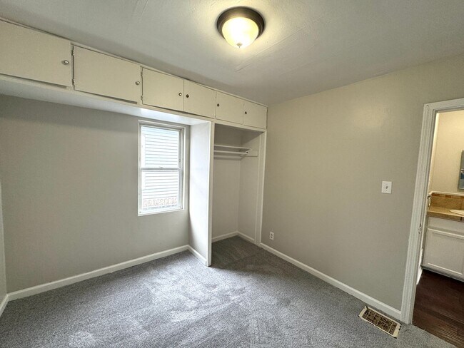 Building Photo - Near Eastside 3 Bedroom 1 Bath