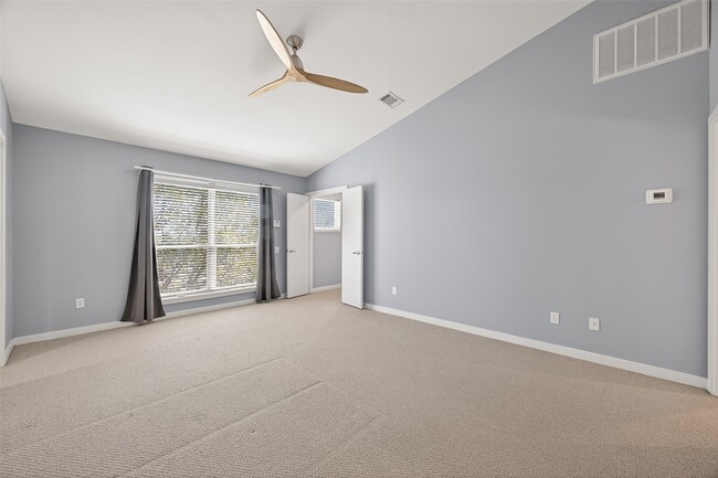 Building Photo - 6911 Yellowstone Way Dr