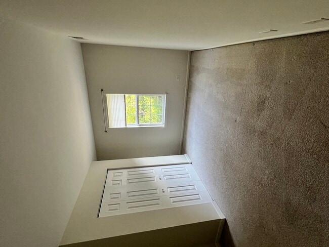 Building Photo - 10S449 Carrington Cir