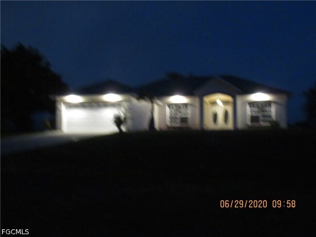 Building Photo - 918 NE 13th St