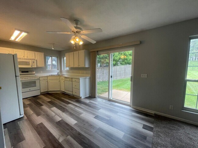 Building Photo - New Home For Rent Bellevue!