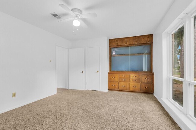 Building Photo - 1122 Rhine Ln