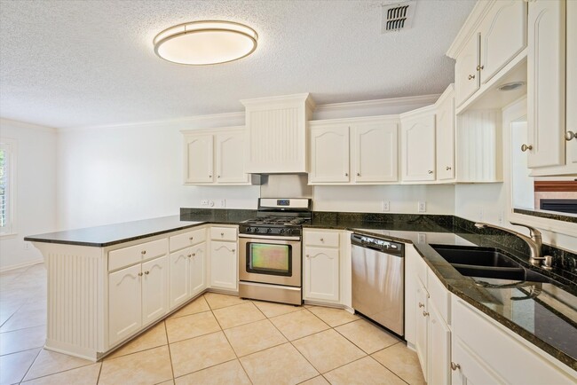 Building Photo - BEAUTIFUL QUAIL CREEK ESTATES OF FAIRHOPE