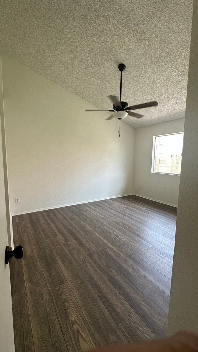 Building Photo - North Phoenix 2 bedroom Duplex
