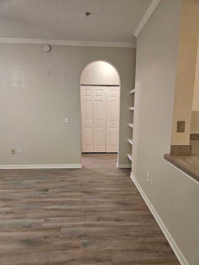 Building Photo - Available now 2bed 2bath Downtown Orlando ...