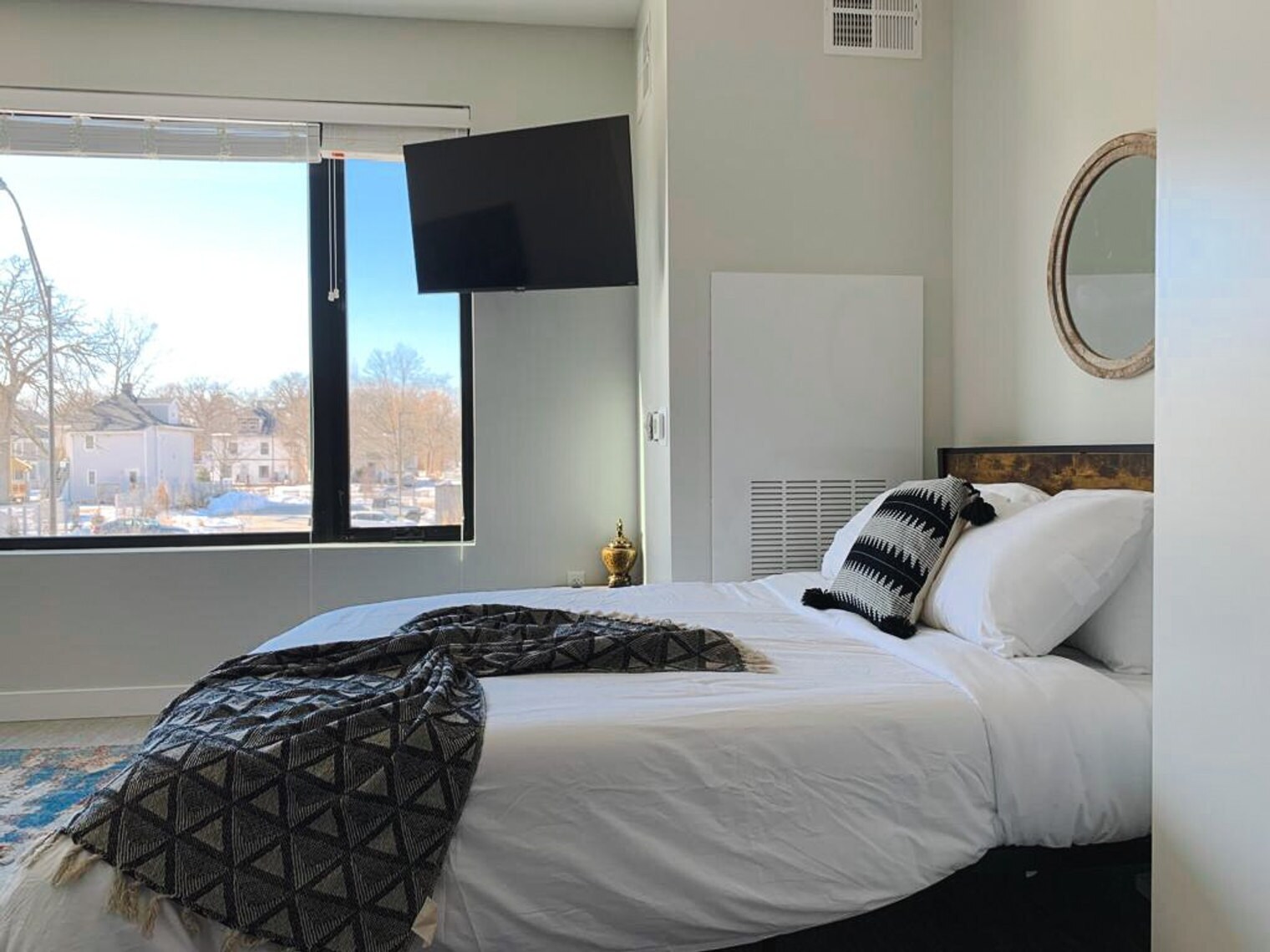 Building Photo - 2530 University Ave