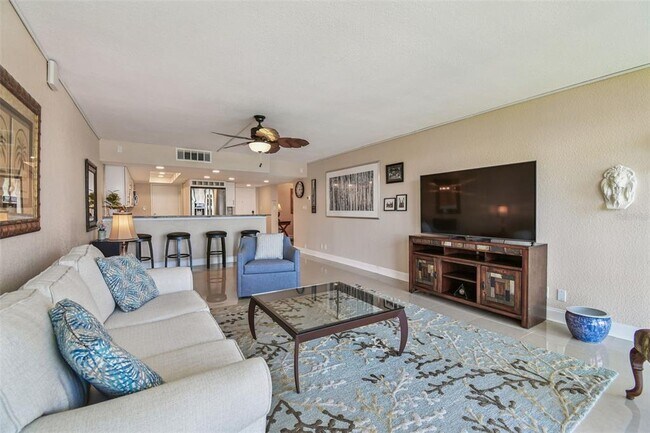 Building Photo - 7400 Sun Island Dr S
